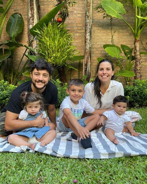 cuantos hijos tiene el chato prada|La familia ensamblada de los Prada y Lourdes Sánchez.